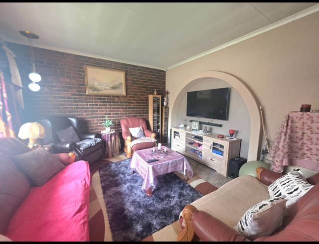 4 BEDROOM HOUSE FOR SALE IN VANDERBIJLPARK SW 2